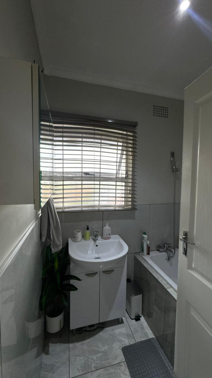 4 Bedroom Property for Sale in Cambridge West Eastern Cape